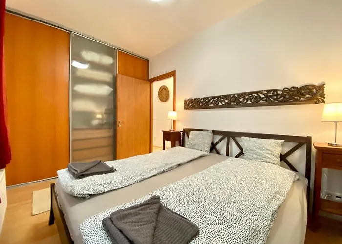 Downtown Vibe-Kiraly II Apts W Private Balcony