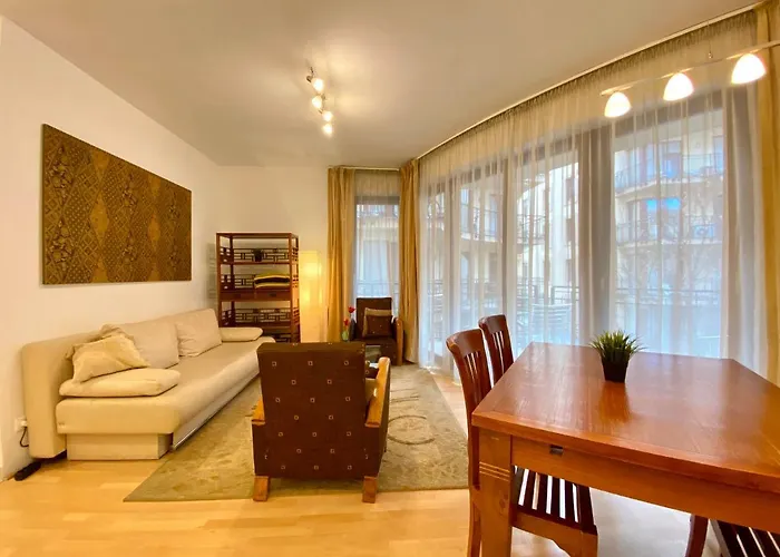 Downtown Vibe-Kiraly II Apts W Private Balcony